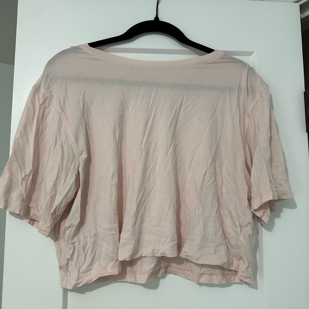 Lightweight cropped athletic top